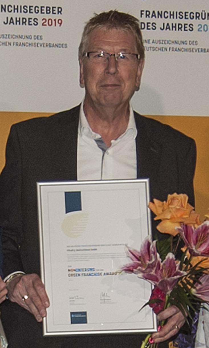 Jos van Aalst Managing Director FiltaFry Deutschland with certificate